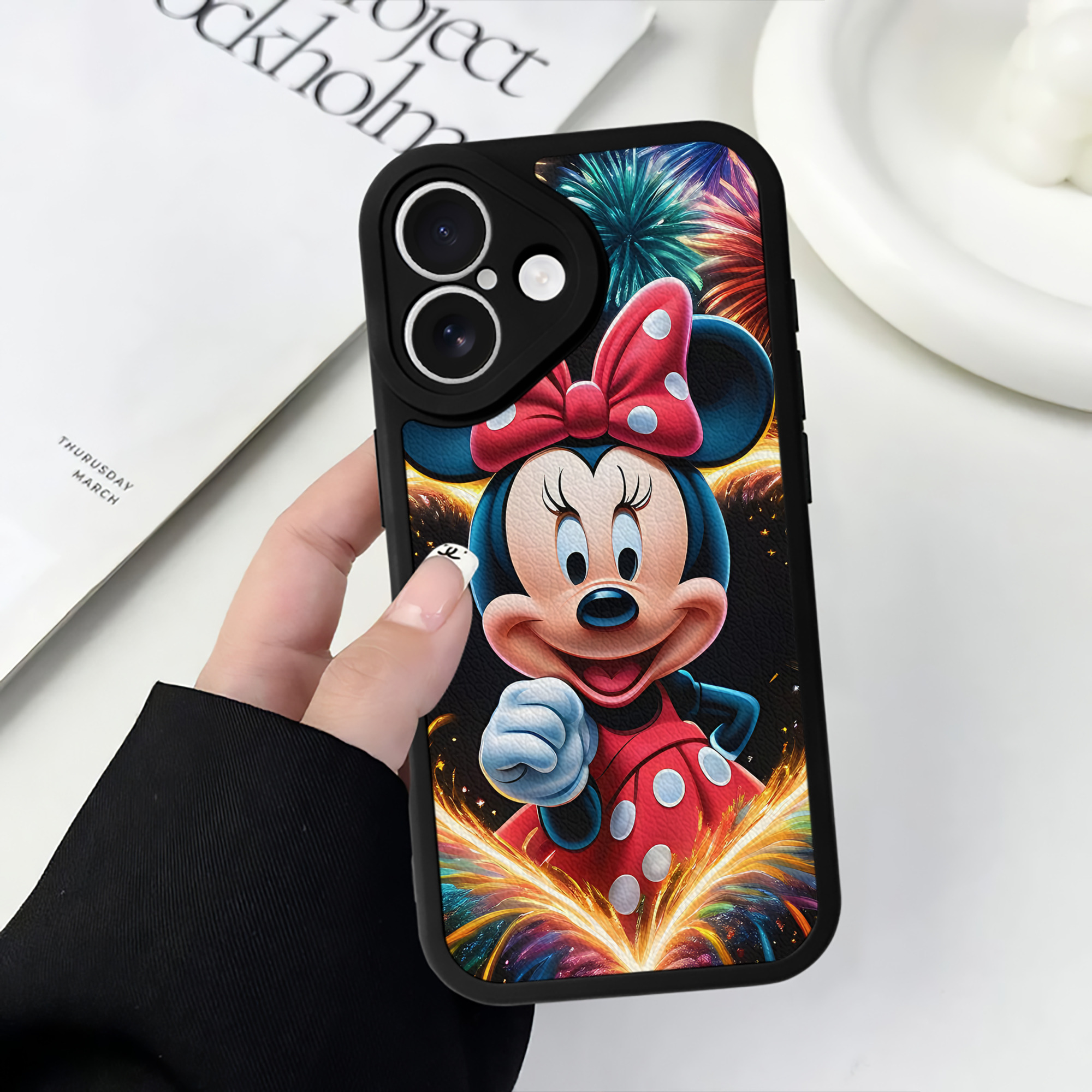 （画像用） ミッキーマウス Mickey Mouse 【iPhone 16シリーズ対応】シリコンスマホケース（レザー調） 材質：シリコン